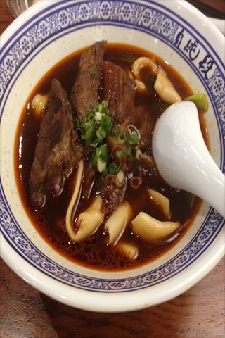 【グルメ】台湾の人気お勧めの牛肉麺店「段純貞」